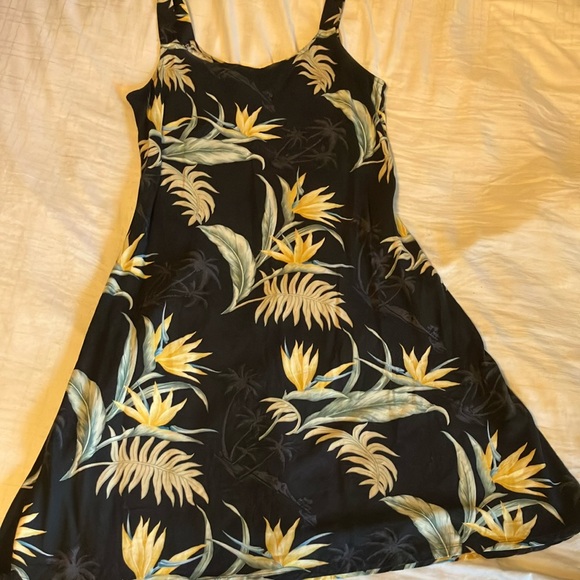 Hilo Hattie Dresses & Skirts - Hilo Hattie Hawaiian Floral Sleeveless Sundress